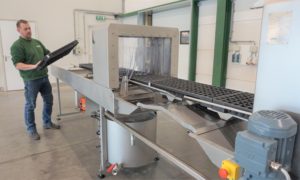 Traywaschmaschine (Tray cleaning machine)